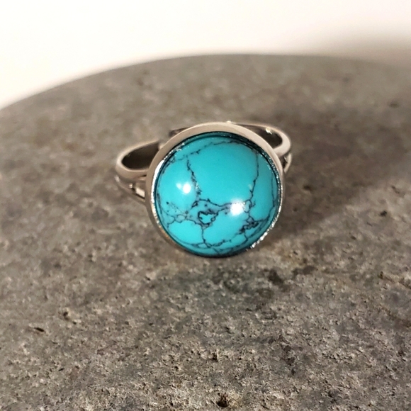 Natural Howlite Turquoise-dyed Stone Silvertone Ring - Picture 3 of 3